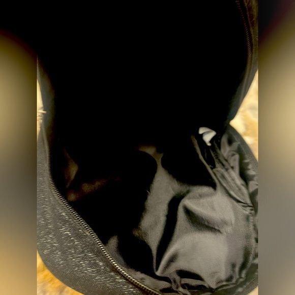 NWOT GUESS sparkling Penguin Backpack! Pink - Picture 6 of 7